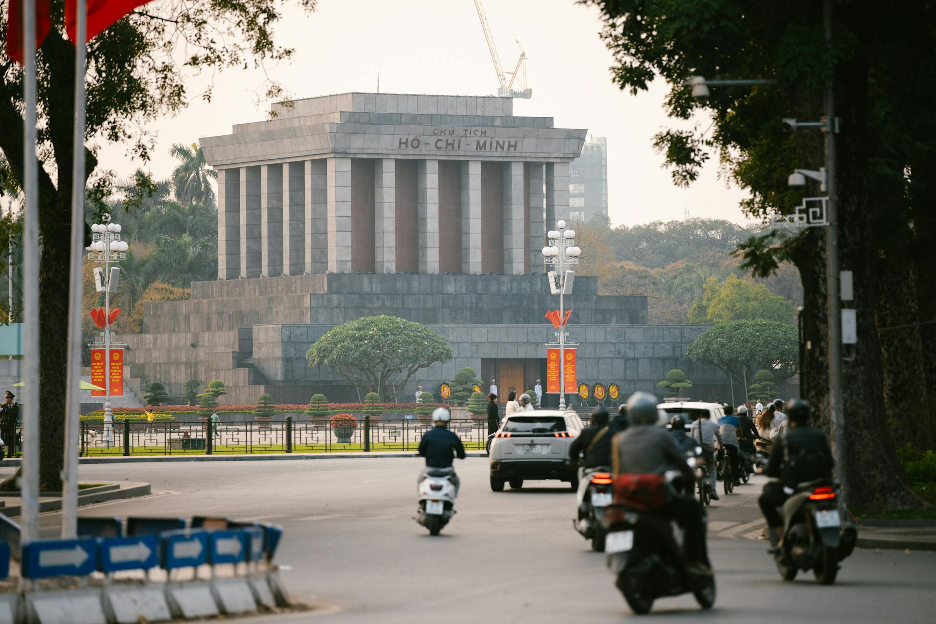 Voyageur à l'immigration vietnamienne avec passeport et e-visa
