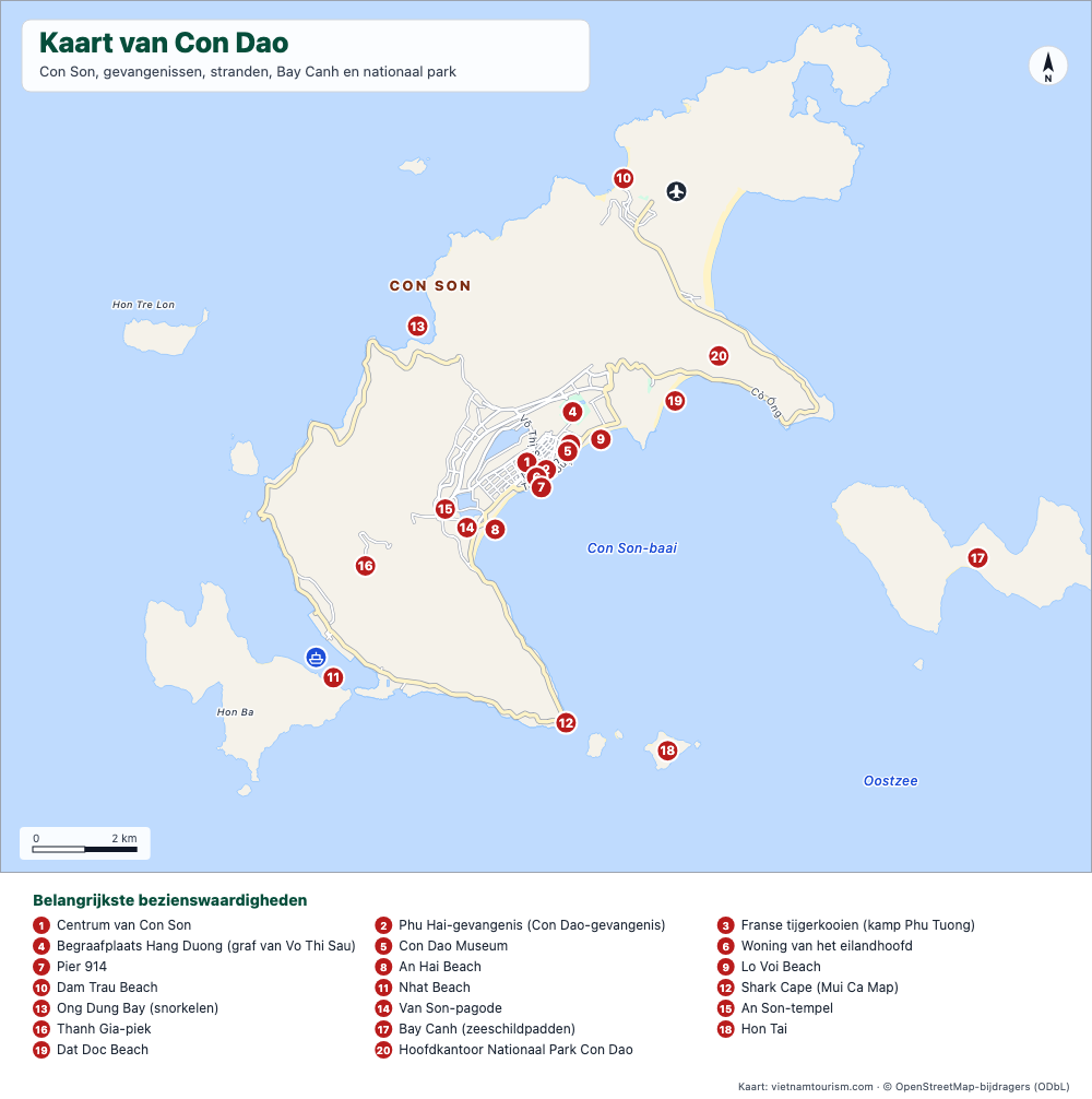 Kaart van Con Dao met Con Son stad, stranden, gevangenissen en 22 genummerde plaatsen
